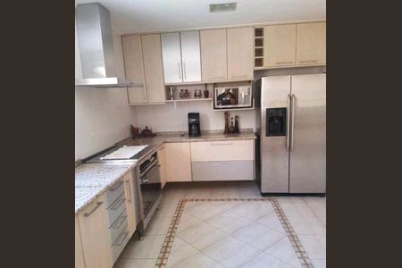 Casa à venda com 5 quartos, 363m² em Vila Antonieta, São Paulo