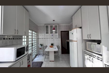 Casa à venda com 166m², 3 quartos e 2 vagas