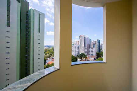 Apartamento à venda com 152m², 3 quartos e 3 vagasVaranda do quarto 1