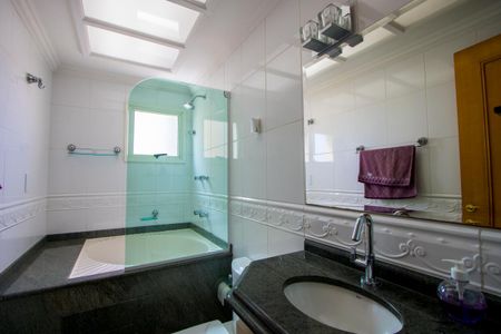 Apartamento à venda com 152m², 3 quartos e 3 vagasBanheiro do quarto 1