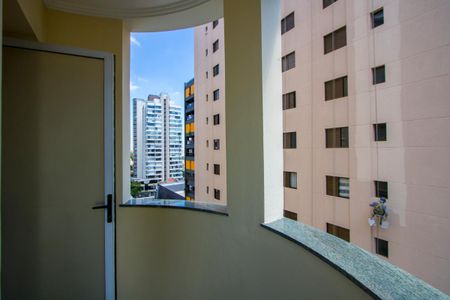 Apartamento à venda com 152m², 3 quartos e 3 vagasVaranda do quarto 1