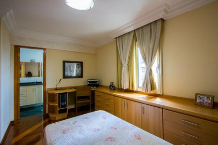 Apartamento à venda com 152m², 3 quartos e 3 vagasQuarto 2 - Suíte