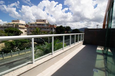 Apartamento para alugar com 3 quartos, 214m² em Itacoatiara, Niterói