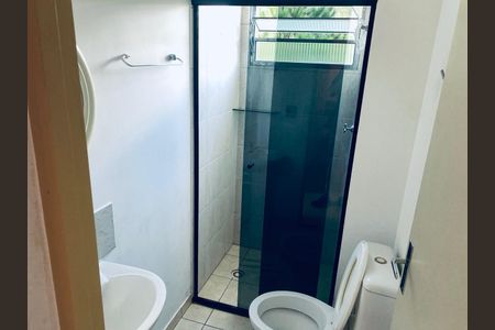 Banheiro  de apartamento para alugar com 2 quartos, 52m² em Jardim Sao Luiz (Caucaia do Alto), Cotia