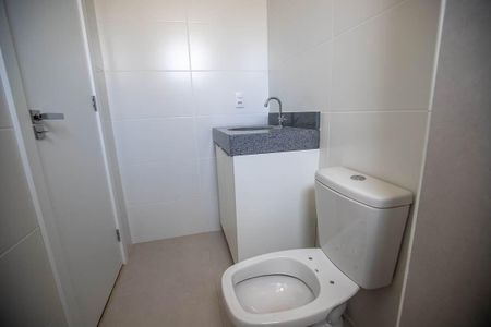 Apartamento à venda com 66m², 2 quartos e 2 vagasBanheiro da Suíte 2