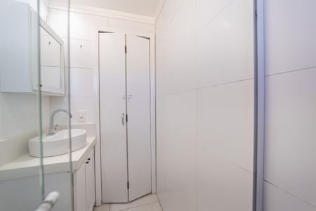 Apartamento à venda com 46m², 2 quartos e 1 vaga Apartamento à venda com 46m², 2 quartos e 1 vagaBanheiro
