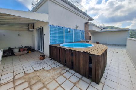 Apartamento à venda com 196m², 3 quartos e 2 vagasCobertura