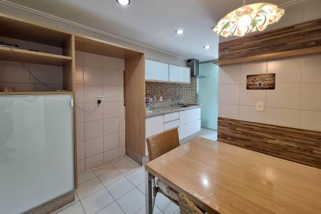 Apartamento à venda com 196m², 3 quartos e 2 vagasCozinha