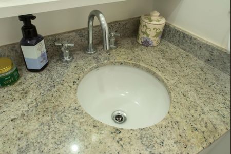 Apartamento à venda com 64m², 2 quartos e 1 vaga Apartamento à venda com 64m², 2 quartos e 1 vagaBanheiro da Suíte 2