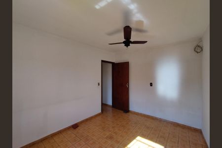Casa à venda com 120m², 4 quartos e 5 vagasQuarto 2 