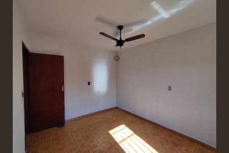 Casa à venda com 120m², 4 quartos e 5 vagasQuarto 2 