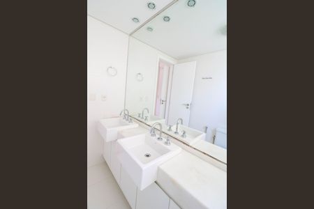 Apartamento à venda com 97m², 3 quartos e 2 vagas Apartamento à venda com 97m², 3 quartos e 2 vagasBanheiro da Suíte