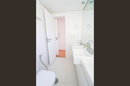 Apartamento à venda com 97m², 3 quartos e 2 vagas Apartamento à venda com 97m², 3 quartos e 2 vagasBanheiro da Suíte