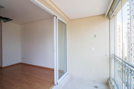 Apartamento à venda com 97m², 3 quartos e 2 vagas Apartamento à venda com 97m², 3 quartos e 2 vagasVaranda