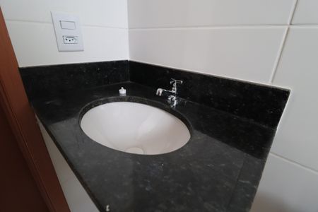 Apartamento para alugar com 59m², 2 quartos e 2 vagasBanheiro do Quarto 2