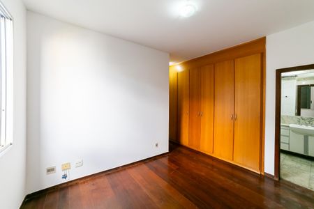 Apartamento para alugar com 150m², 4 quartos e 2 vagas Apartamento para alugar com 150m², 4 quartos e 2 vagasSuíte