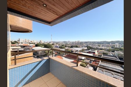 Apartamento à venda com 133m², 3 quartos e 2 vagasSuíte - Varanda