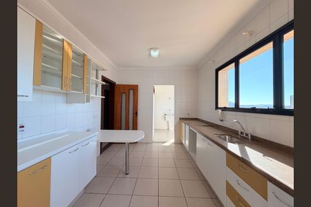 Apartamento à venda com 133m², 3 quartos e 2 vagasCozinha