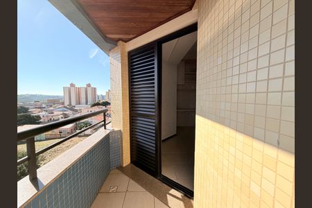 Apartamento à venda com 133m², 3 quartos e 2 vagasSuíte - Varanda
