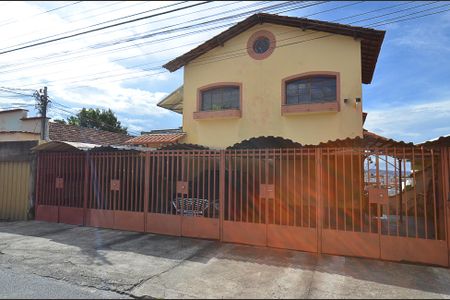 Casa à venda com 96m², 2 quartos e 1 vaga Casa à venda com 96m², 2 quartos e 1 vagaFachada