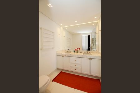 Apartamento para alugar com 127m², 2 quartos e 2 vagas Apartamento para alugar com 127m², 2 quartos e 2 vagasBanheiro da Suíte 1