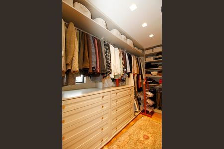Apartamento para alugar com 127m², 2 quartos e 2 vagas Apartamento para alugar com 127m², 2 quartos e 2 vagasCloset da Suíte 1