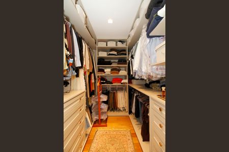 Apartamento para alugar com 127m², 2 quartos e 2 vagas Apartamento para alugar com 127m², 2 quartos e 2 vagasCloset da Suíte 1