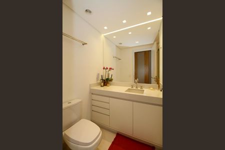 Apartamento para alugar com 127m², 2 quartos e 2 vagas Apartamento para alugar com 127m², 2 quartos e 2 vagasBanheiro da Suíte 2