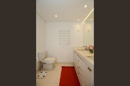 Apartamento para alugar com 127m², 2 quartos e 2 vagas Apartamento para alugar com 127m², 2 quartos e 2 vagasBanheiro da Suíte 1