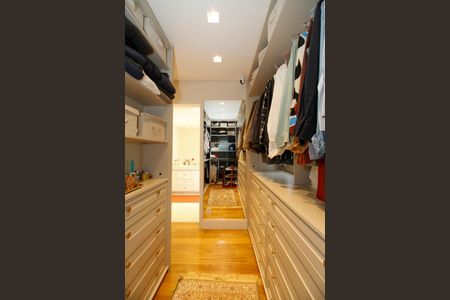 Apartamento para alugar com 127m², 2 quartos e 2 vagas Apartamento para alugar com 127m², 2 quartos e 2 vagasCloset da Suíte 1