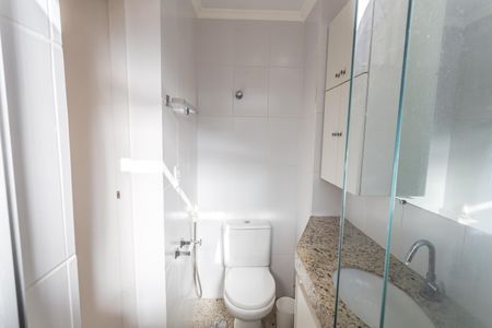 Apartamento para alugar com 65m², 2 quartos e 1 vaga Apartamento para alugar com 65m², 2 quartos e 1 vagaBanheiro da Suíte 1