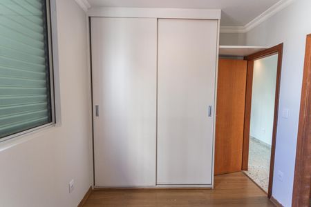 Apartamento para alugar com 65m², 2 quartos e 1 vaga Apartamento para alugar com 65m², 2 quartos e 1 vagaArmário da Suíte 2