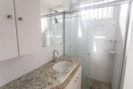 Apartamento para alugar com 65m², 2 quartos e 1 vaga Apartamento para alugar com 65m², 2 quartos e 1 vagaBanheiro da Suíte 1