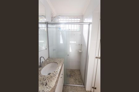 Apartamento para alugar com 65m², 2 quartos e 1 vaga Apartamento para alugar com 65m², 2 quartos e 1 vagaBanheiro da Suíte 1