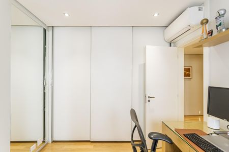 Apartamento à venda com 148m², 3 quartos e 3 vagasQuarto 2