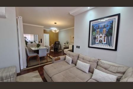 Casa à venda com 153m², 3 quartos e 4 vagasSala