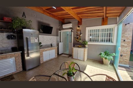 Casa à venda com 153m², 3 quartos e 4 vagasQuintal