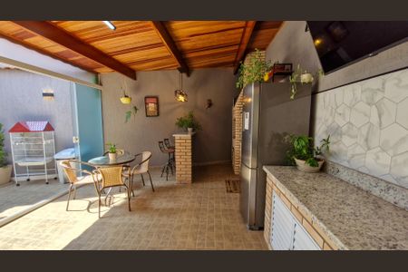 Casa à venda com 153m², 3 quartos e 4 vagasQuintal