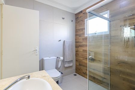 Casa de condomínio para alugar com 320m², 5 quartos e 4 vagas Casa de condomínio para alugar com 320m², 5 quartos e 4 vagasBanheiro da Suíte 1