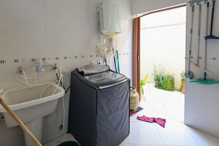 Casa de condomínio para alugar com 320m², 5 quartos e 4 vagas Casa de condomínio para alugar com 320m², 5 quartos e 4 vagasLavanderia