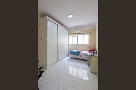 Casa de condomínio para alugar com 320m², 5 quartos e 4 vagas Casa de condomínio para alugar com 320m², 5 quartos e 4 vagasQuarto 1