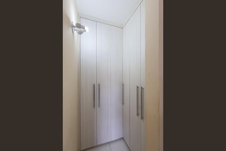 Casa de condomínio para alugar com 320m², 5 quartos e 4 vagas Casa de condomínio para alugar com 320m², 5 quartos e 4 vagasCloset da suíte 1