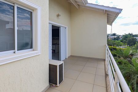 Casa de condomínio para alugar com 320m², 5 quartos e 4 vagas Casa de condomínio para alugar com 320m², 5 quartos e 4 vagasSacada suite 1