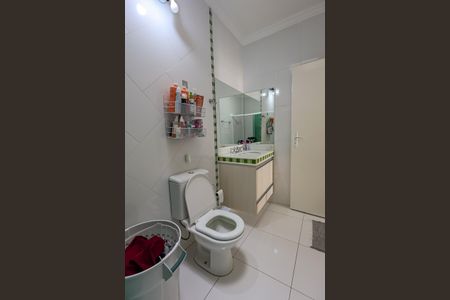 Casa de condomínio para alugar com 320m², 5 quartos e 4 vagas Casa de condomínio para alugar com 320m², 5 quartos e 4 vagasBanheiro da Suíte 2