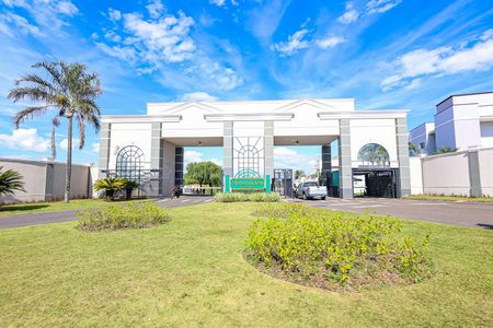 Casa de condomínio para alugar com 320m², 5 quartos e 4 vagas Casa de condomínio para alugar com 320m², 5 quartos e 4 vagasFachada e portaria