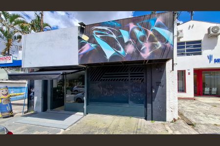 Casa à venda com 350m², 6 quartos e 6 vagas Casa à venda com 350m², 6 quartos e 6 vagasFachada da Casa