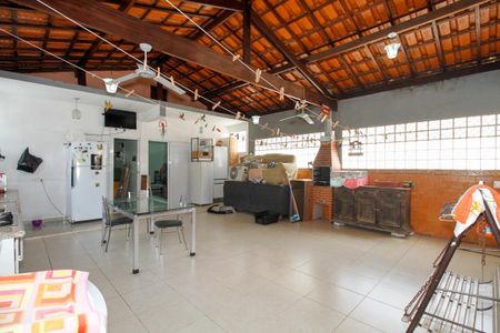 Casa à venda com 350m², 6 quartos e 6 vagas Casa à venda com 350m², 6 quartos e 6 vagasEspaço de Convivência e Churrasqueira