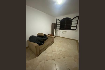 Casa à venda com 272m², 5 quartos e 4 vagas Casa à venda com 272m², 5 quartos e 4 vagasQuarto