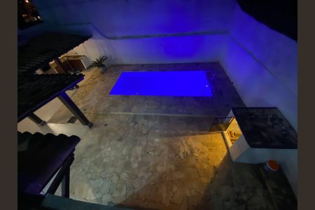 Casa à venda com 272m², 5 quartos e 4 vagas Casa à venda com 272m², 5 quartos e 4 vagasÁrea externa