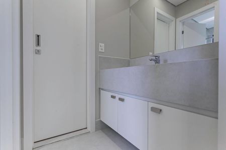 Apartamento para alugar com 110m², 4 quartos e 2 vagas Apartamento para alugar com 110m², 4 quartos e 2 vagasBanheiro social e da semi suíte